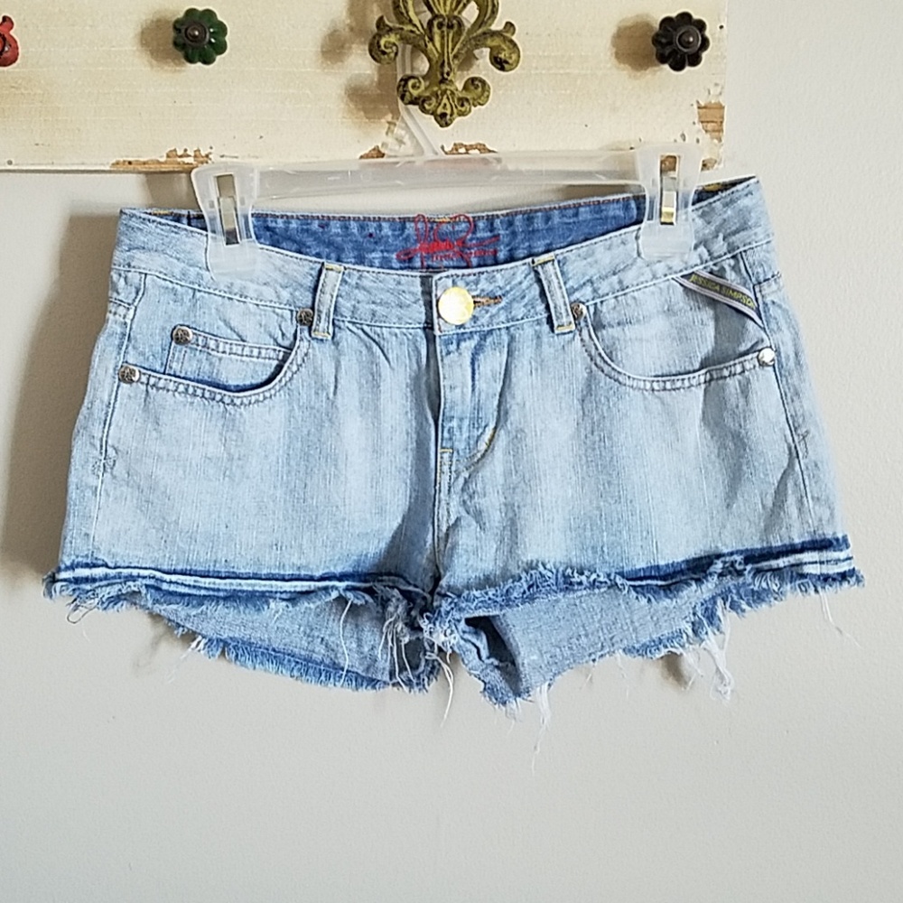 Jessica Simpson Daisy Duke shorts.
